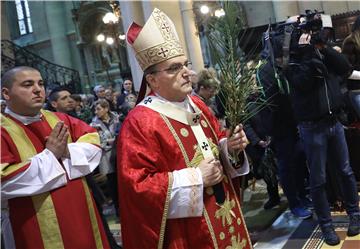 Kardinal Bozanić predvodio misu na Cvjetnicu u zagrebačkoj katedrali