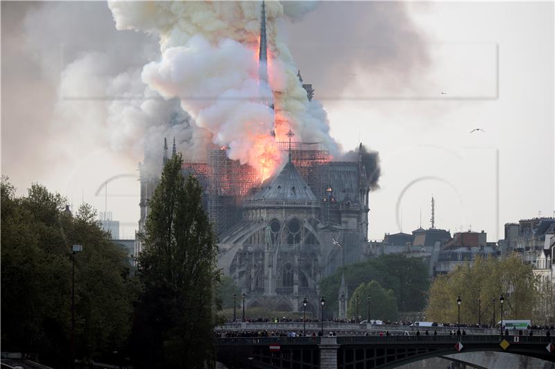 epaselect FRANCE NOTRE DAME FIRE