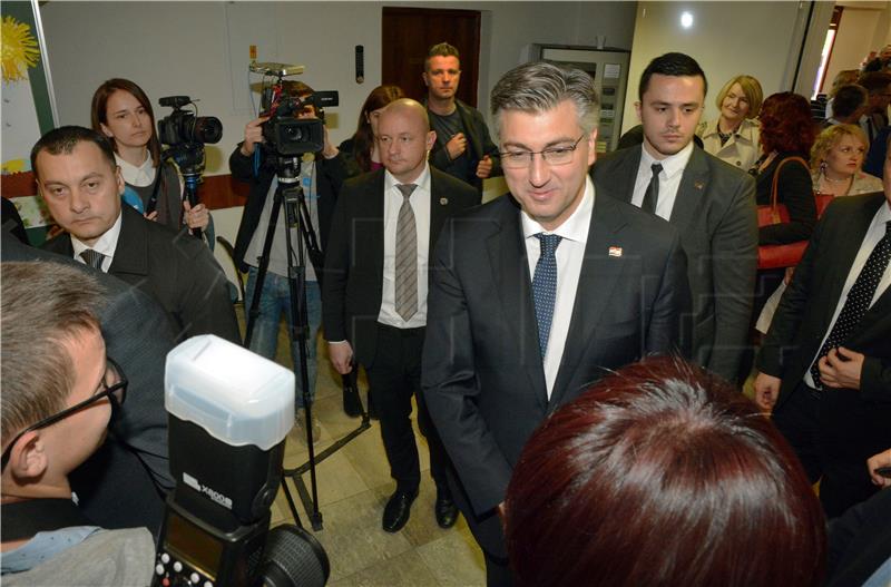 Premijer Plenković na svečanoj sjednici povodom obilježavanja Dana Brodsko-posavske županije