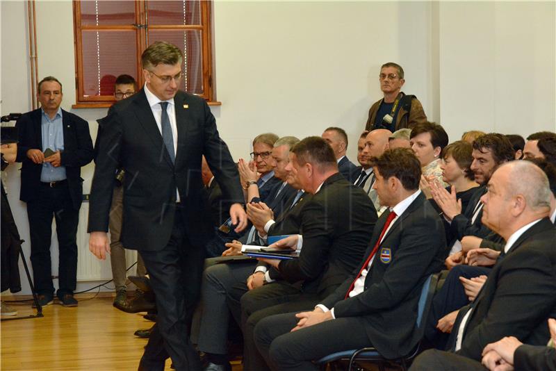 Premijer Plenković na svečanoj sjednici povodom obilježavanja Dana Brodsko-posavske županije