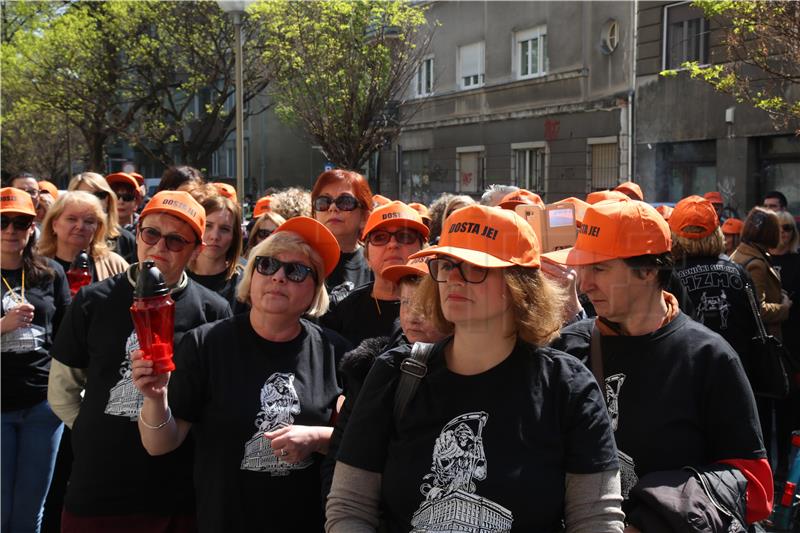 Prosvjed radnika HZMO-a, traže veće plaće i bolju organizaciju rada