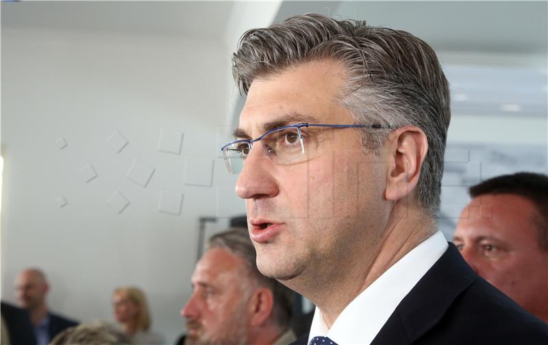 Plenković: Požar u Notre-Dame tragedija civilizacijskih razmjera