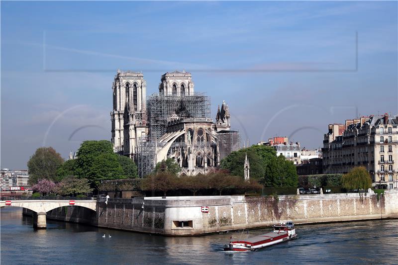 "Zvonar crkve Notre-Dame" došao na vrh popisa bestselera Amazona nakon požara