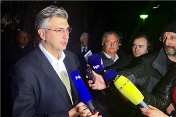 Premijer Plenković u procesiji Za križen na Hvaru