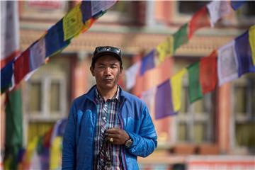 NEPAL MOUNT EVEREST PEOPLE WORLD RECORD