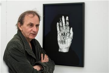 Kontroverzni pisac Houellebecq primio Legiju časti