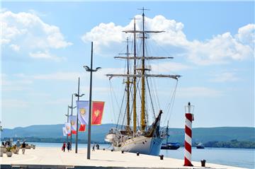 Na brodu "Jadran" u Tivtu krio se kokain, uhićena jedna osoba