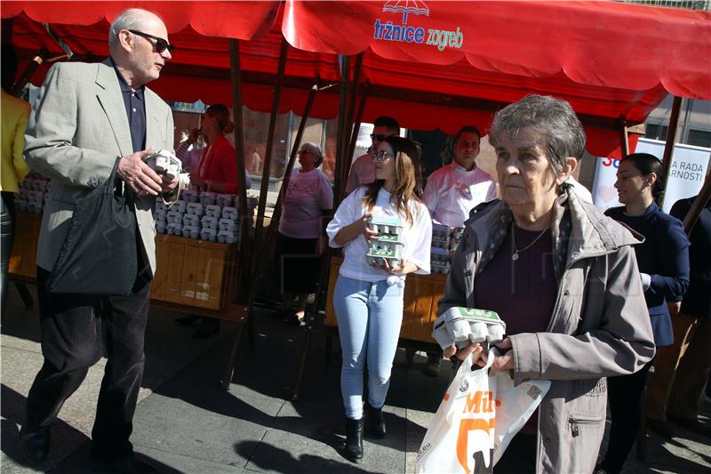 Kandidati Stranke rada i solidarnosti - Bandić Milan 365 dijelili pisanice na Trgu bana Jelačića