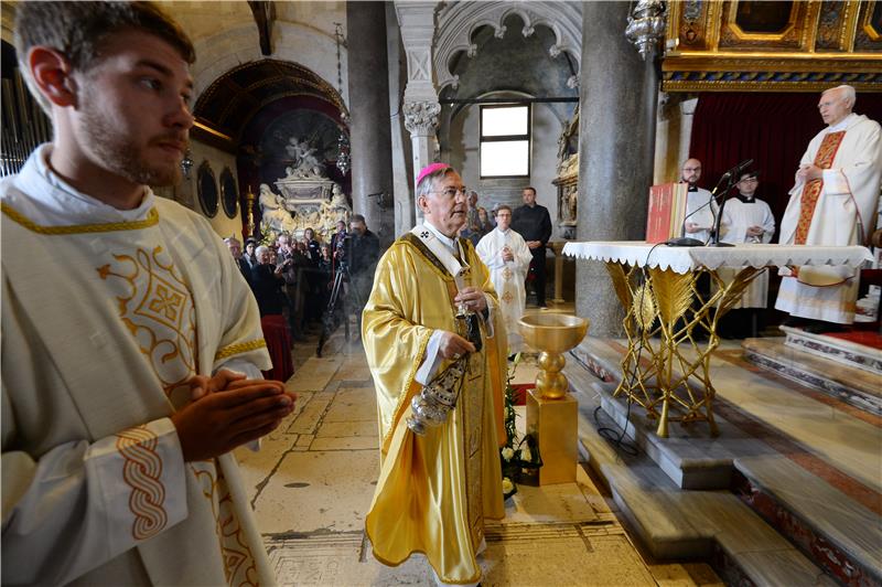 Split: Uskrsna misa u  katedrali sv. Dujma