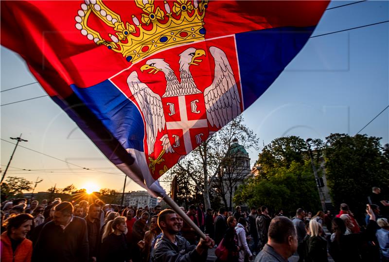 Serbian protesters invite president to talks on free press and fair elections