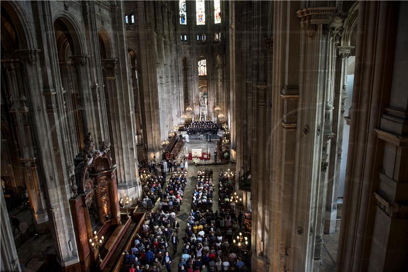 FRANCE FIRE NOTRE DAME TRIBUTE MASS