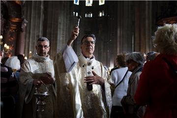 FRANCE FIRE NOTRE DAME TRIBUTE MASS