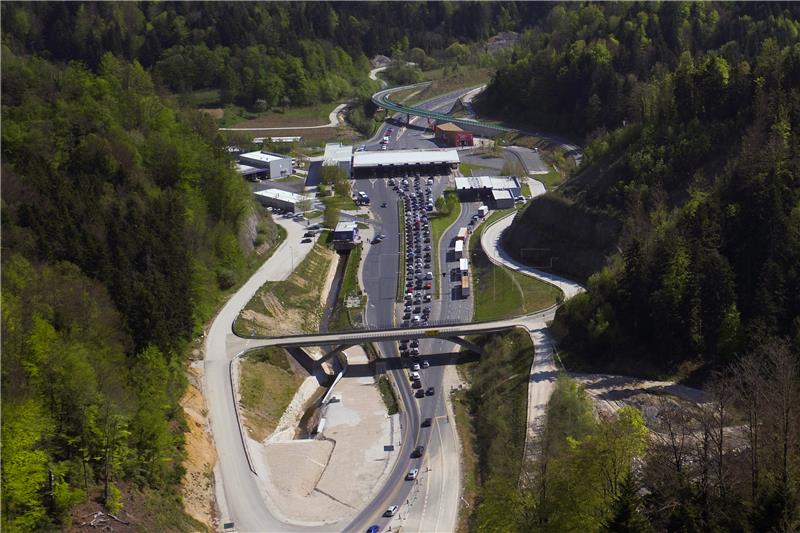 Pojačana frekvencija prometa u Slovenjiji, čeka se na graničnim prijazima s Hrvatskom