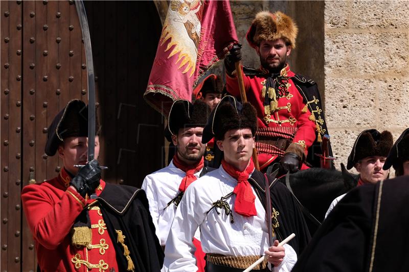 Počasna satnija Kravat pukovnije započela vojno-povijesne ceremonije Smjene straže