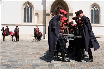 Počasna satnija Kravat pukovnije započela vojno-povijesne ceremonije Smjene straže