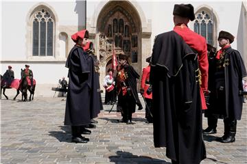 Počasna satnija Kravat pukovnije započela vojno-povijesne ceremonije Smjene straže