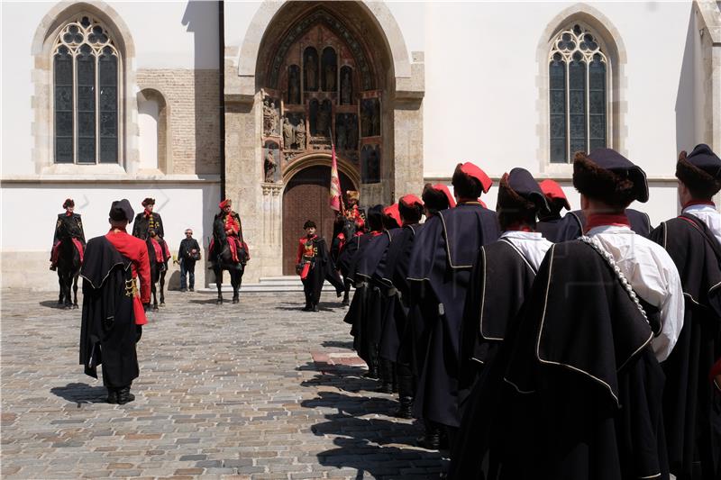 Počasna satnija Kravat pukovnije započela vojno-povijesne ceremonije Smjene straže