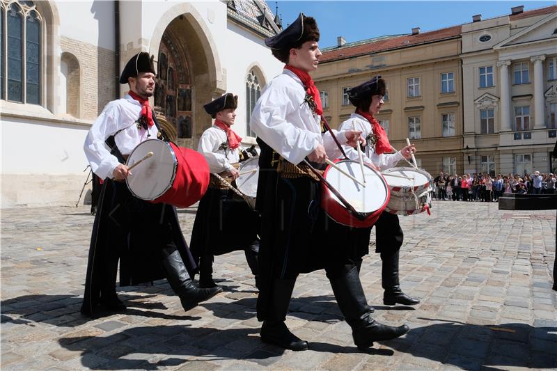 Počasna satnija Kravat pukovnije započela vojno-povijesne ceremonije Smjene straže