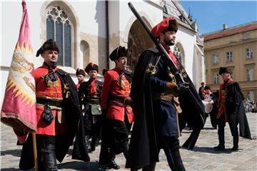 Počasna satnija Kravat pukovnije započela vojno-povijesne ceremonije Smjene straže