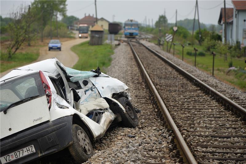 Nalet vlaka na osobno vozilo kod Jalžabeta