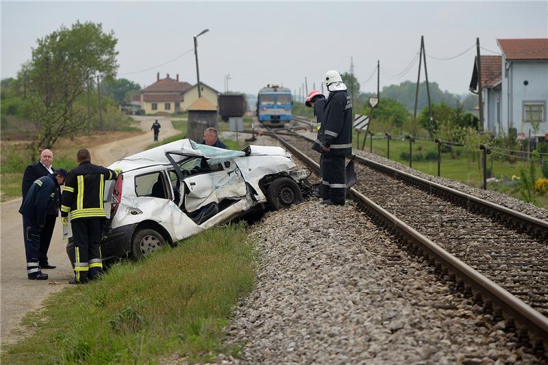 Nalet vlaka na osobno vozilo kod Jalžabeta