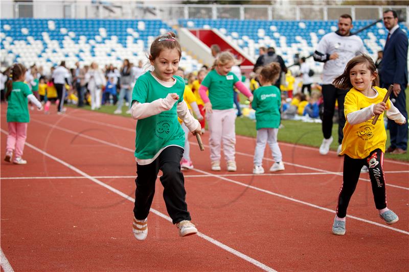 WHO preporučuje najviše sat vremena gledanja zaslona dnevno za djecu do 5 godina