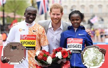 Londonski maraton:  Kipchoge pobjednik s novim rekordom, Farah peti