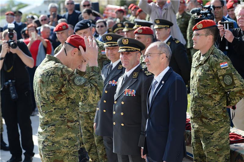 Svečana ceremonija uručenja crvenih beretki novim pripadnicima 3. mb "Pauci"