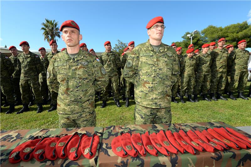 Svečana ceremonija uručenja crvenih beretki novim pripadnicima 3. mb "Pauci"