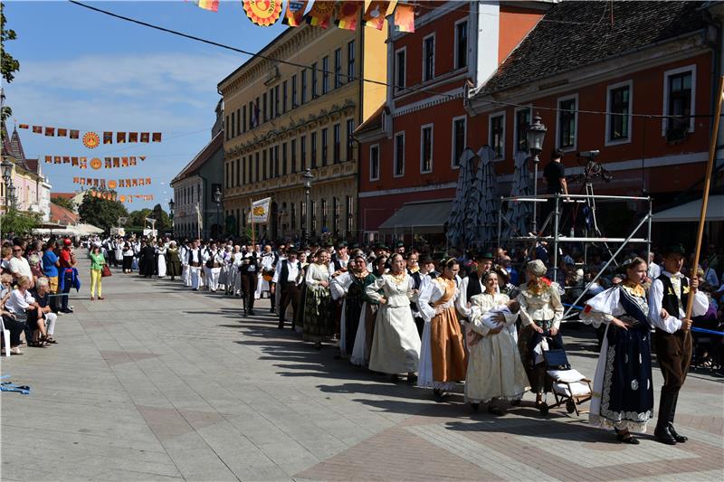 Vinkovci dobili novouređeni Trg Orion