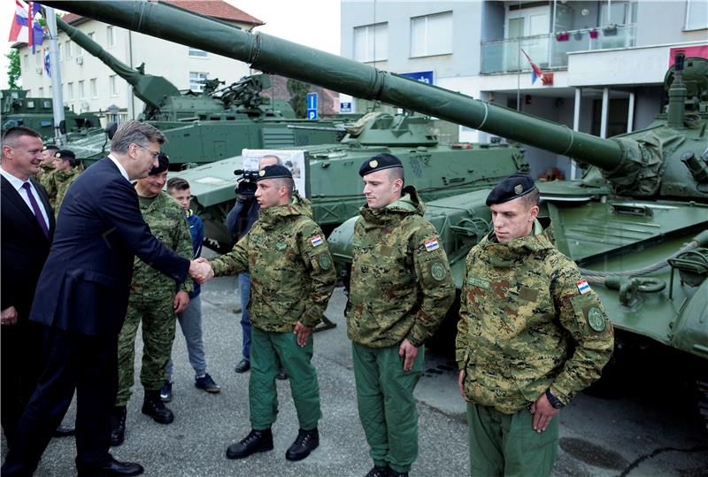 Premijer Plenković položio vijenac na spomen-obilježje u Okučanima uoči 24. obljetnice akcije Bljesak