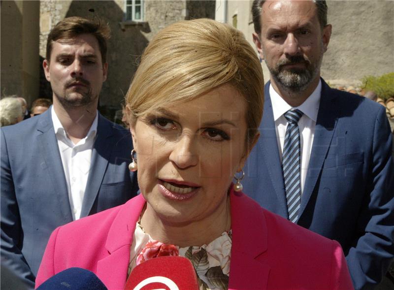 Grabar-Kitarovic: I can't support either gov't or unions