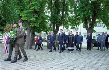 Premijer Plenković u Okučanima