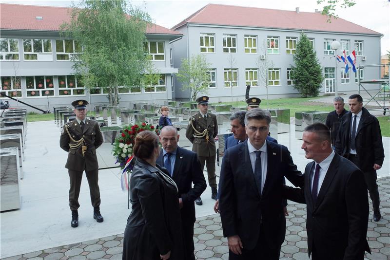 Premijer Plenković u Okučanima