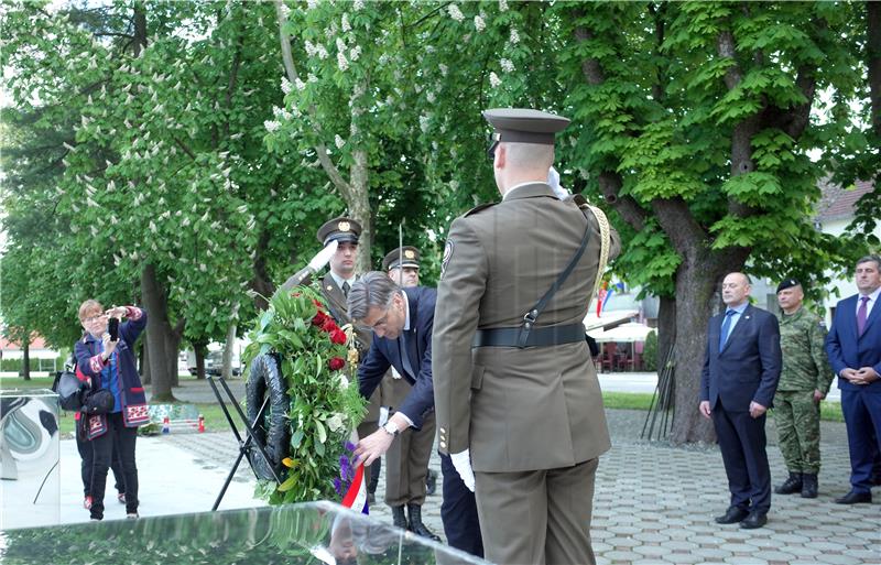 Premijer Plenković u Okučanima