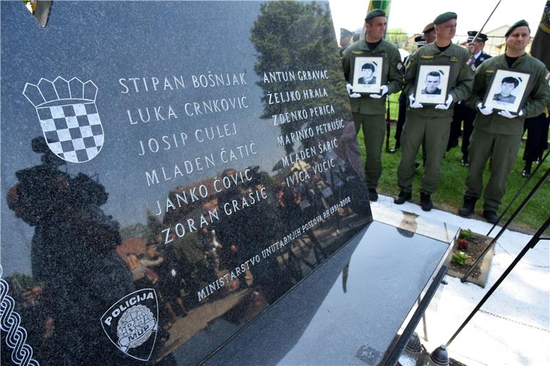 Wreath-laying ceremonies held to commemorate 12 policemen killed in ambush in Borovo Selo in 1991 