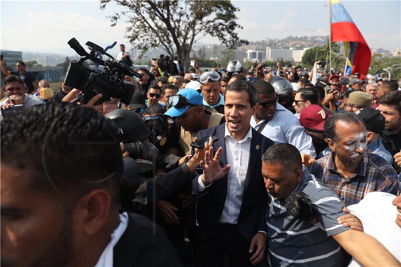 Guaido poziva na "najveći skup u povijesti" Venezuele