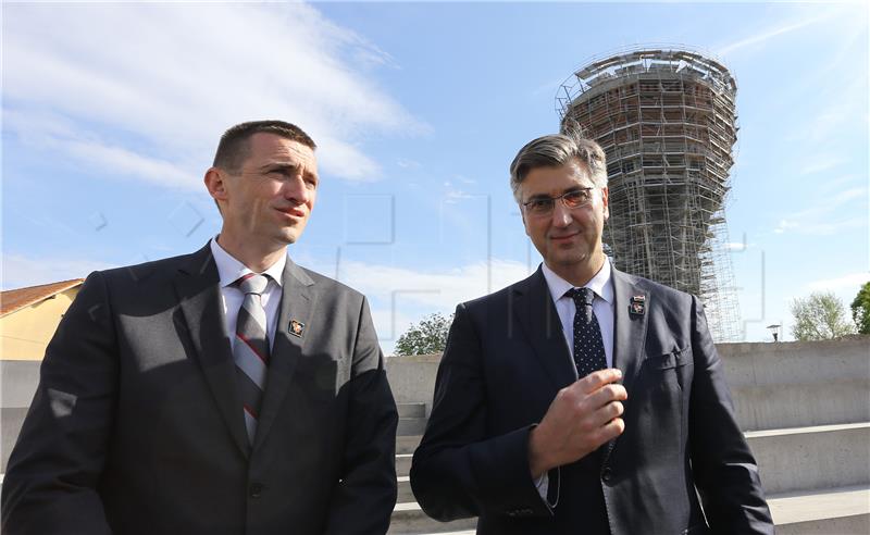 Plenković obišao rekonstrukciju građevine Vodotoranj Vukovar