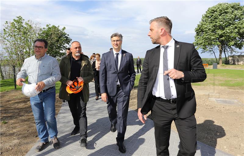 Plenković obišao rekonstrukciju građevine Vodotoranj Vukovar