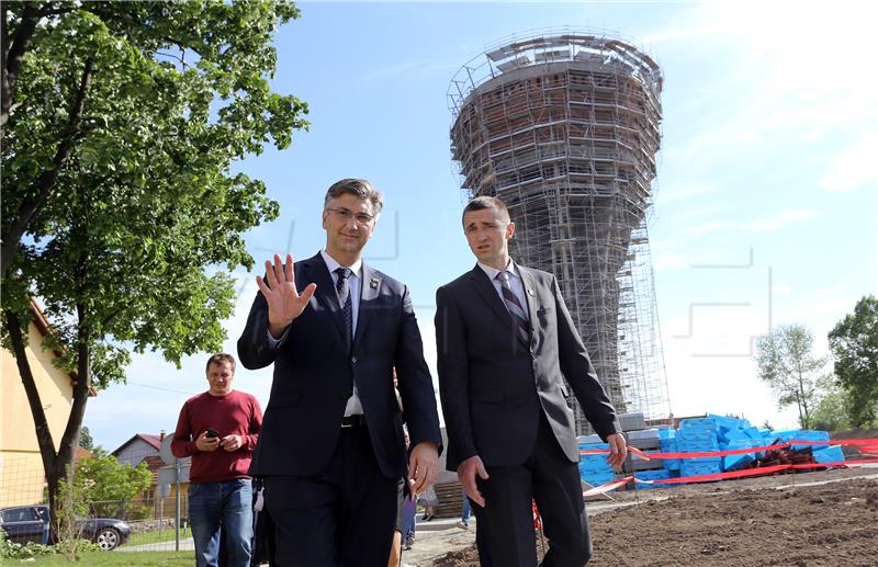 Plenković obišao rekonstrukciju građevine Vodotoranj Vukovar