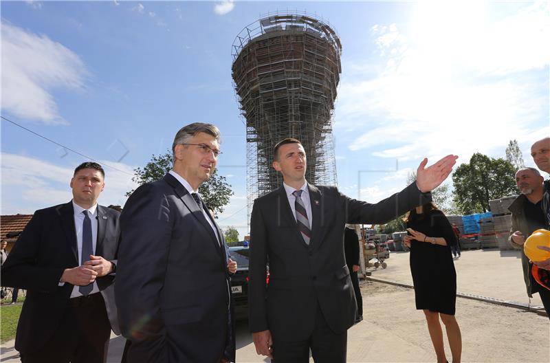 Plenković obišao rekonstrukciju građevine Vodotoranj Vukovar