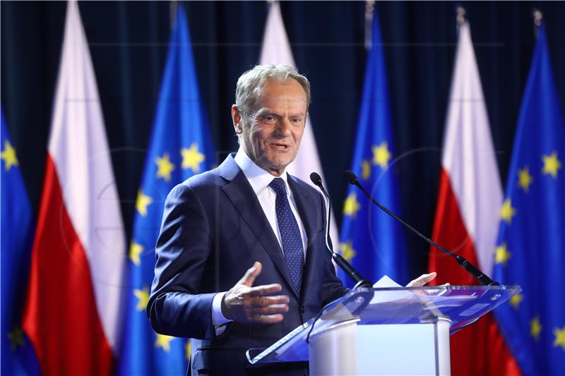 Tusk poručio poljskim vođama da poštuju ustav 