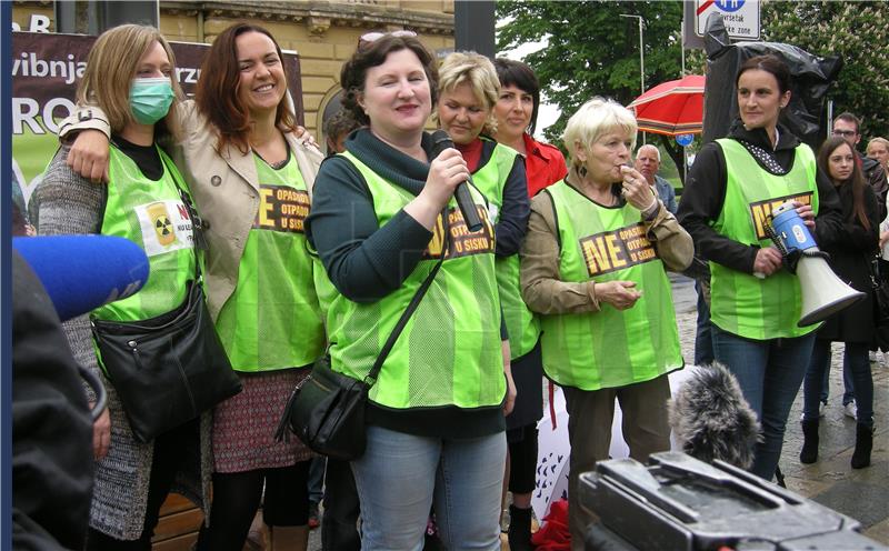 Hundreds rally in Sisak against hazardous and nonhazardous waste management companies