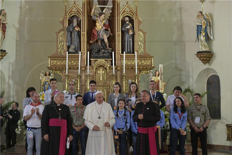 Nakon susreta s izbjeglicama Papa u Bugarskoj molio za mir