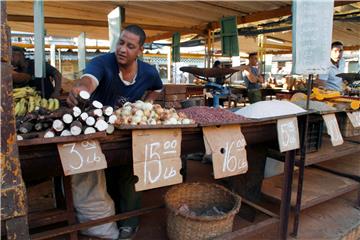 (FILE) CUBA ECONOMY FOOD