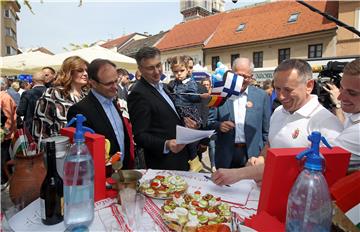 Okusi Europe u Zagrebu: 18 zemalja EU natječe se za najbolji sendvič, premijer obišao štandove