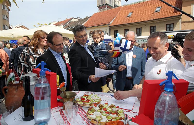 Okusi Europe u Zagrebu: 18 zemalja EU natječe se za najbolji sendvič, premijer obišao štandove