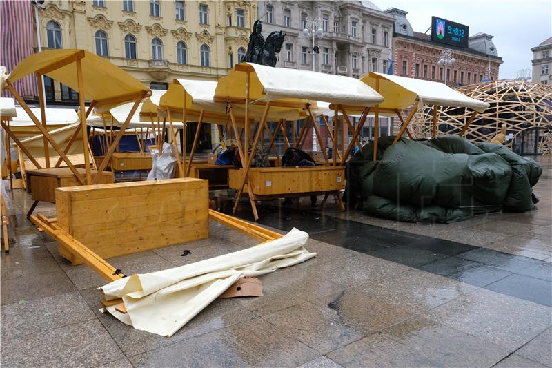 Two injured in accidents caused by strong wind in Zagreb, int'l flower show postponed