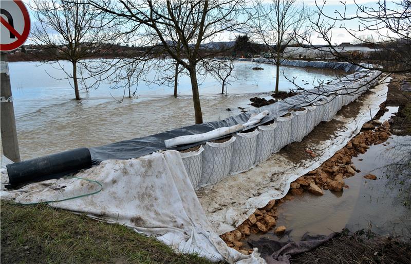 Poplave u BiH; pojedina naselja prometno odsječena