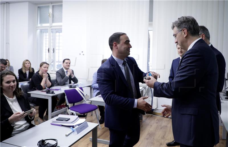 Premijer Plenković uručio certifikate polaznicima radionice na temu europodručja